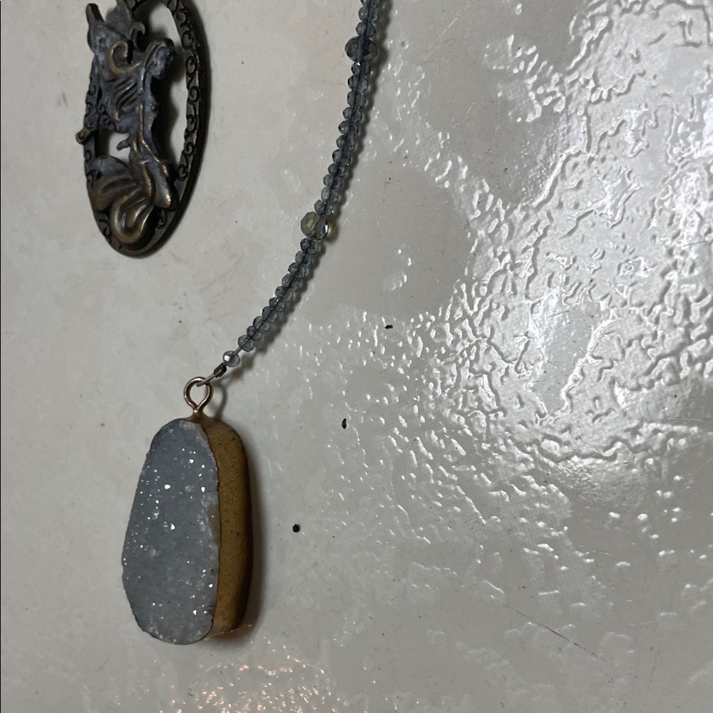 Source Unknown Gray Beaded Necklace with Druzy pendant - Picture 4 of 6